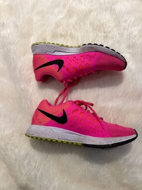 Nike Women's Hot Pink & Black Running Sneakers